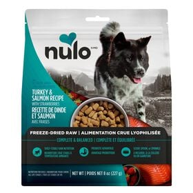Nourriture crue lyophilis&eacute;e sans grains &agrave; la dinde et saumon avec fraises pour chiens, 227 g