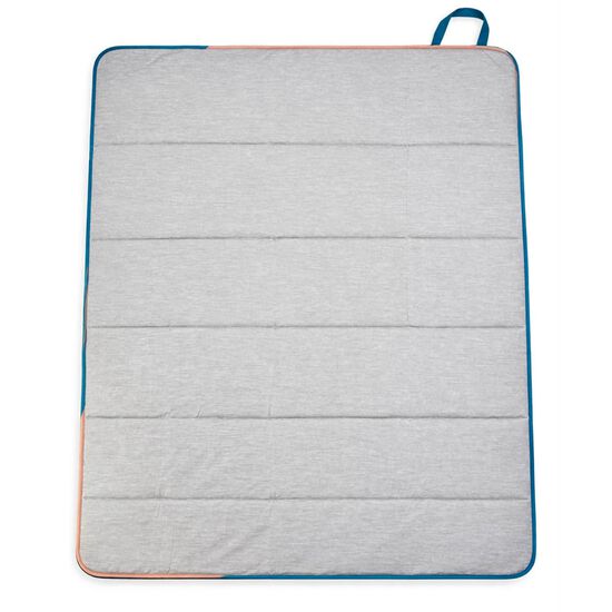 Couverture de plein air portable avec un c&ocirc;t&eacute; rafra&icirc;chissant Image NaN