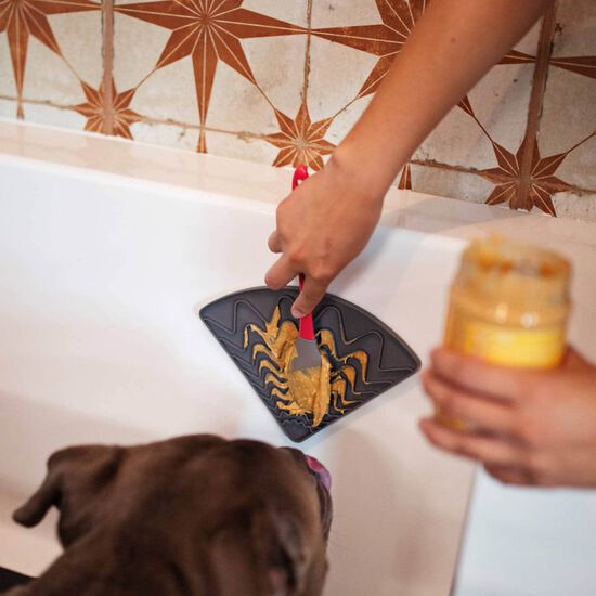 Silicone Triangle Licking Mat with Suction Image NaN