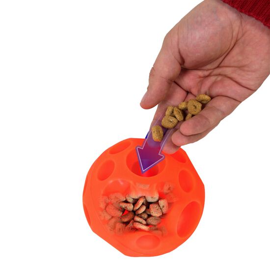 Treats-dispensing ball Image NaN