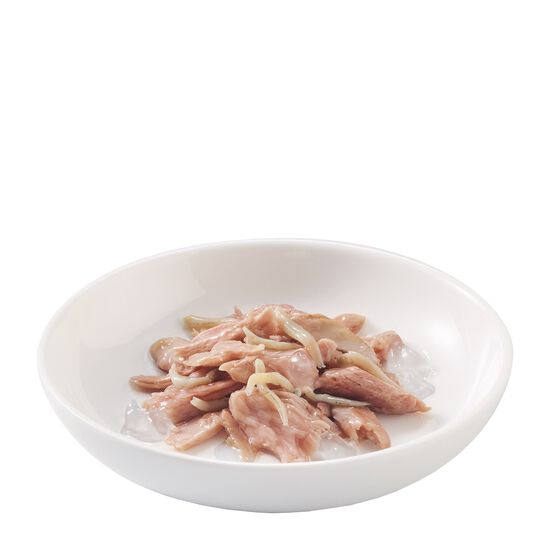 Nourriture humide pour chats, thon avec blanchailles Image NaN