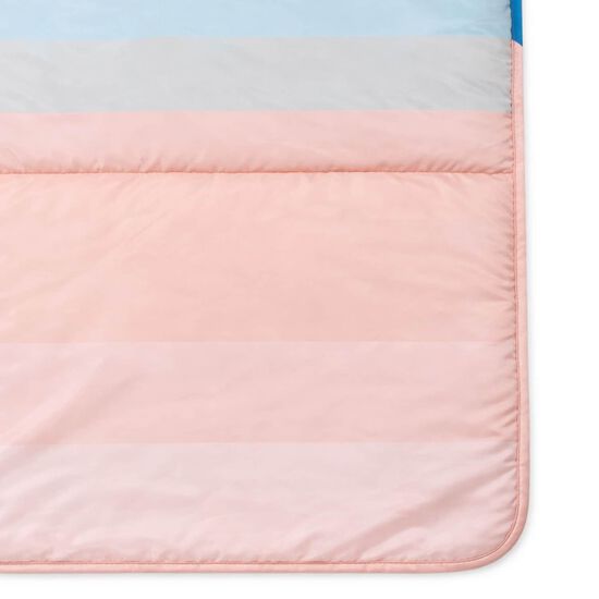 Couverture de plein air portable avec un c&ocirc;t&eacute; rafra&icirc;chissant Image NaN