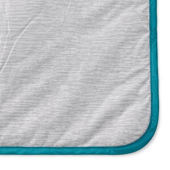 Couverture de plein air portable avec un c&ocirc;t&eacute; rafra&icirc;chissant Image NaN