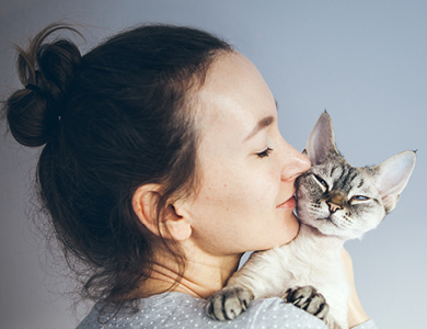 femme avec chat